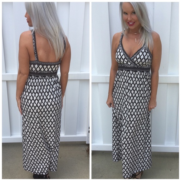 Dresses & Skirts - LAST 1! 💕FLATTERING Flattering Maxi Dress💕